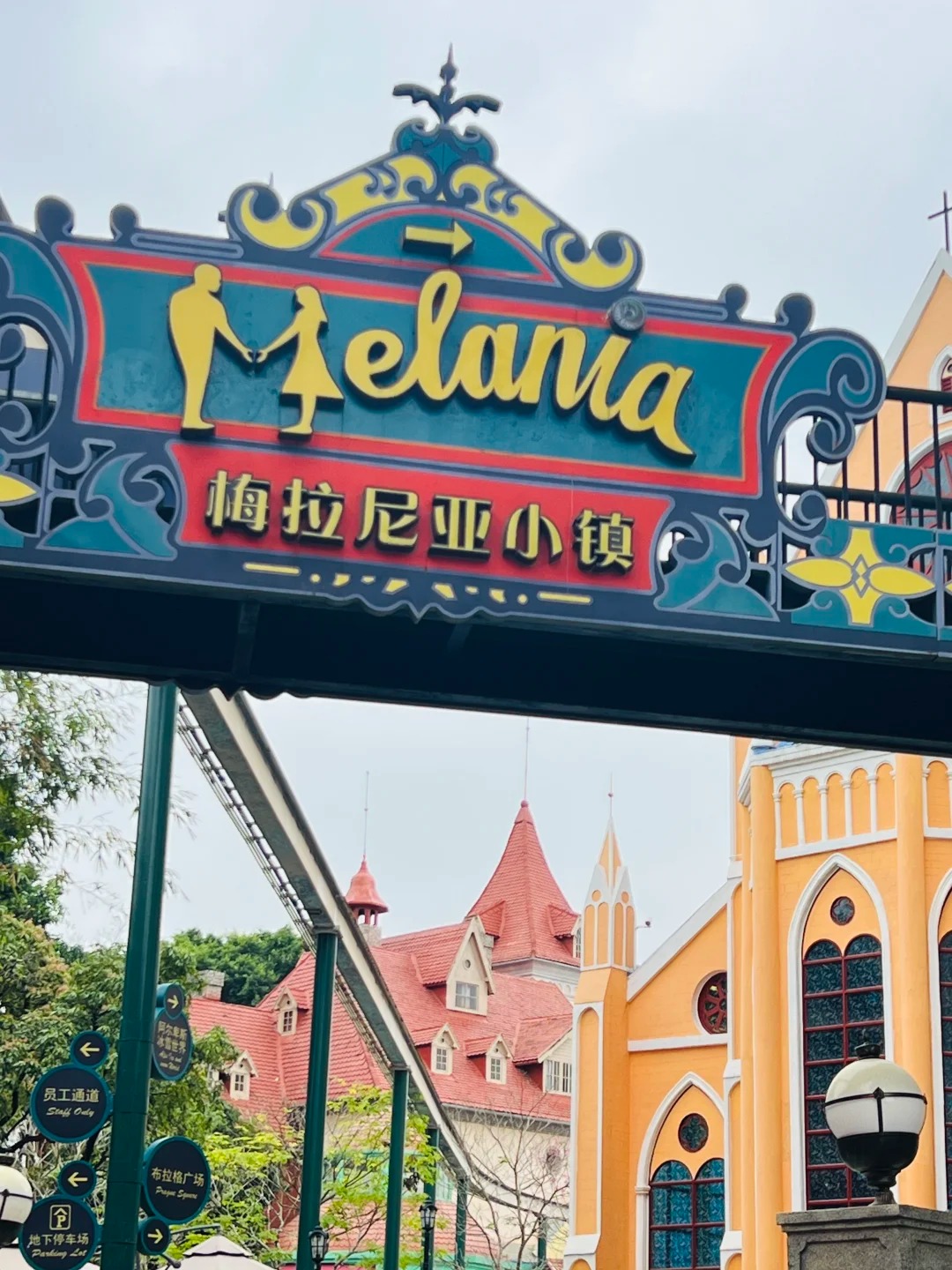 Melania Town tham quyen