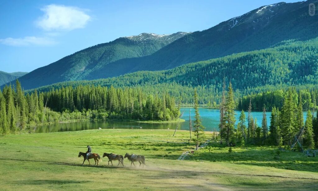 Tour Tân Cương 8 ngày 7 đêm: Lịch trình khám phá Hồ Kanas, Làng Hemu & Hồ Sayram xanh ngắt